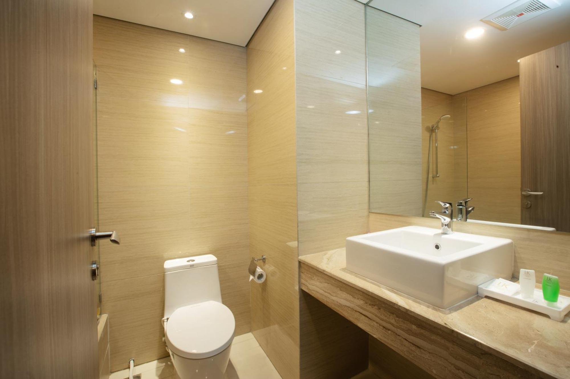 Louis Kienne Cikarang Hotel & Service Apartment Bekasi Zewnętrze zdjęcie