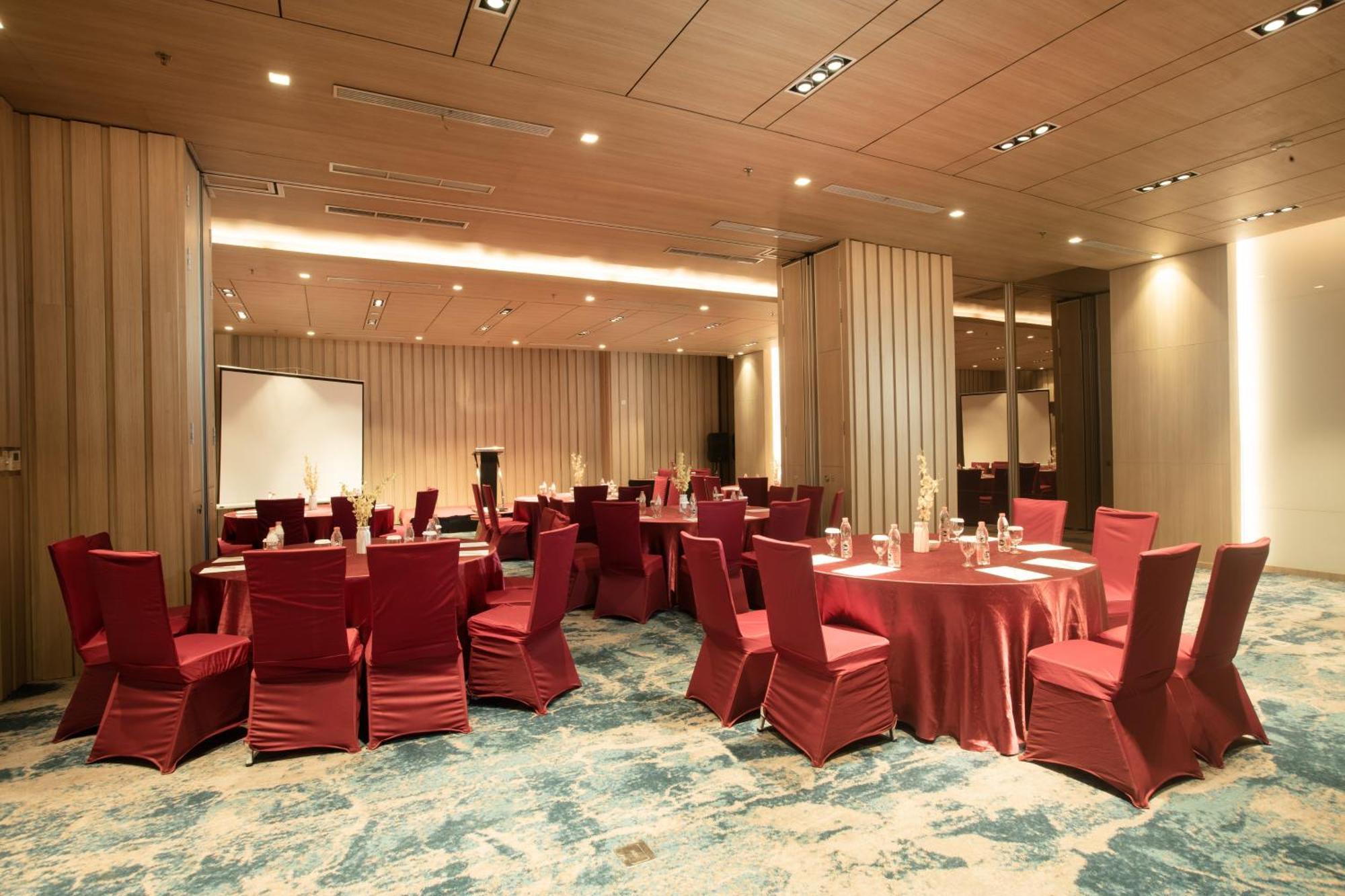 Louis Kienne Cikarang Hotel & Service Apartment Bekasi Zewnętrze zdjęcie