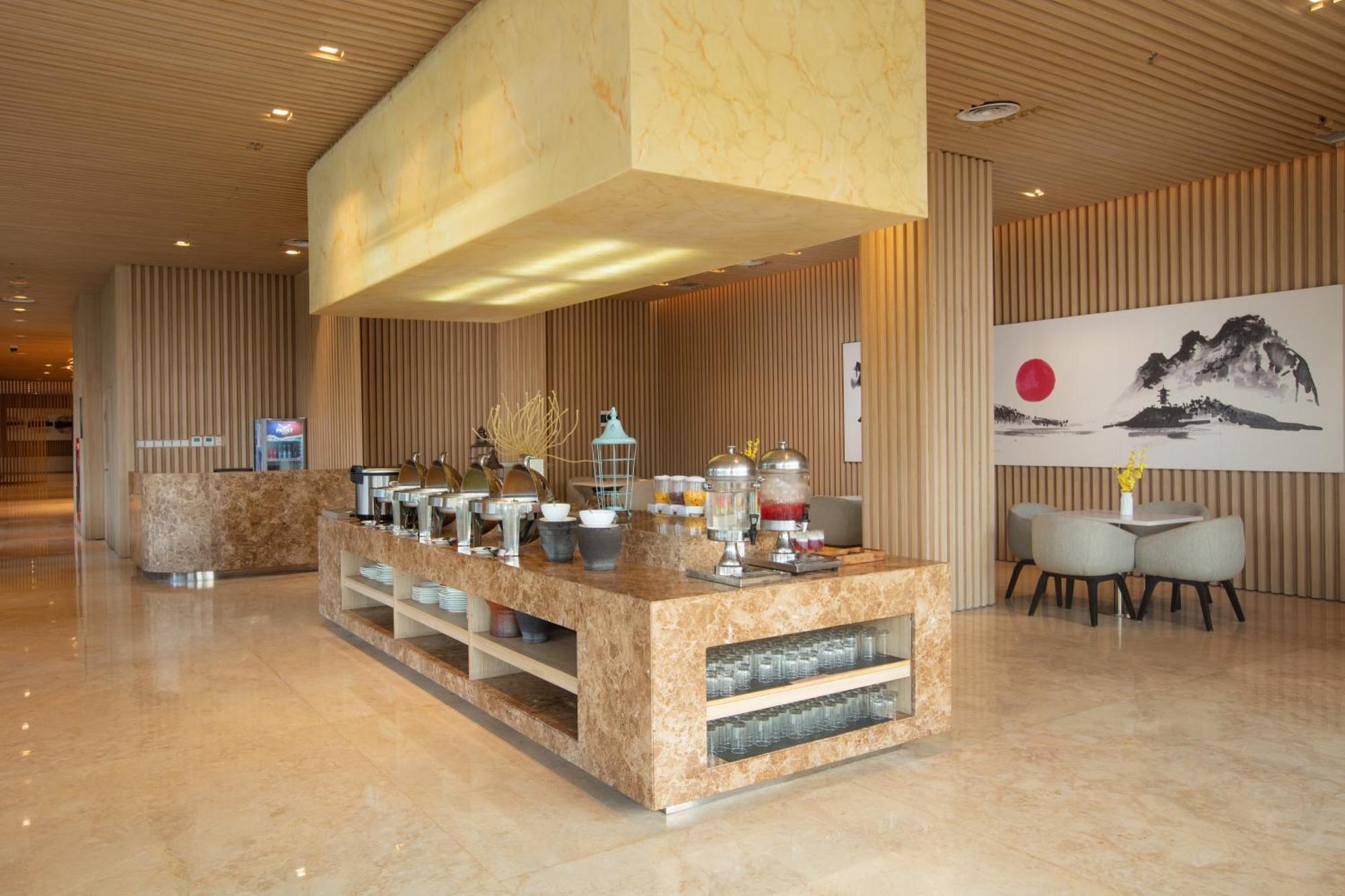Louis Kienne Cikarang Hotel & Service Apartment Bekasi Zewnętrze zdjęcie