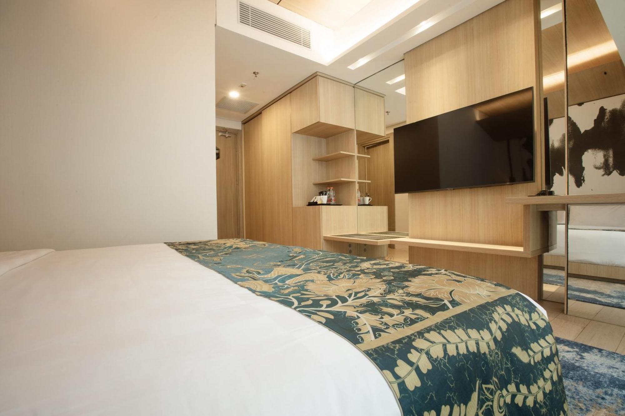 Louis Kienne Cikarang Hotel & Service Apartment Bekasi Zewnętrze zdjęcie